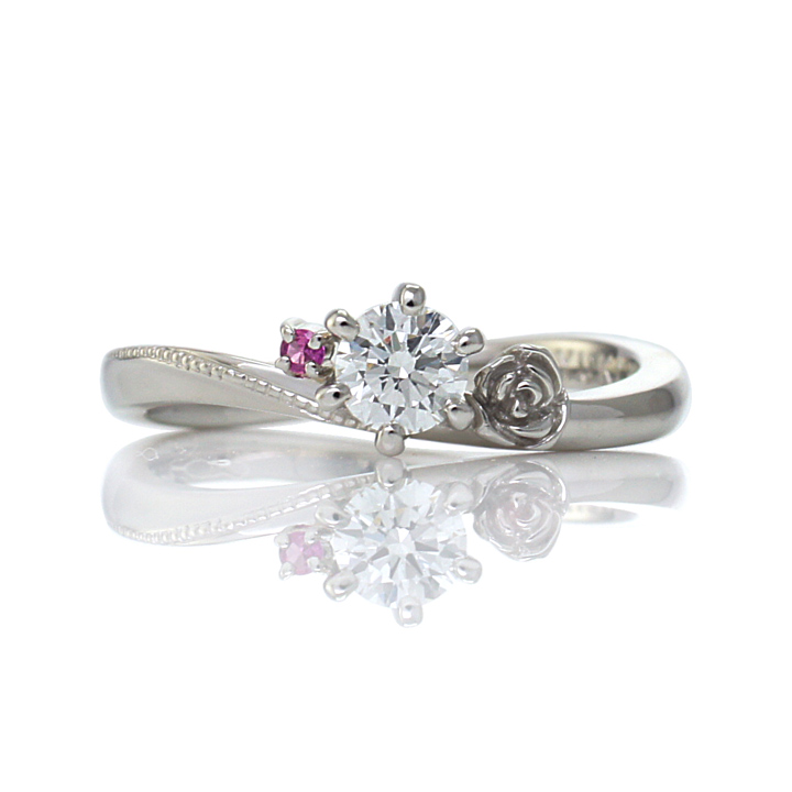 バラのモチーフをデザインした婚約指輪（e-1961）