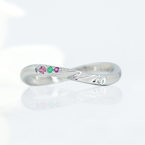 結婚20周年の記念に、家族を表現したリングをサプライズプレゼントされました✨